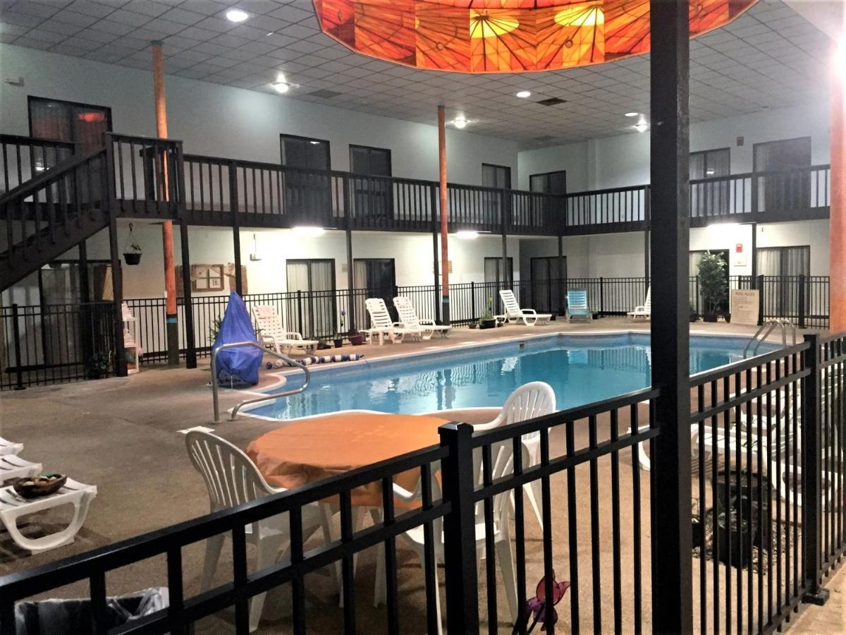 Hotel Hutchi Bell South Hutchinson Exterior foto