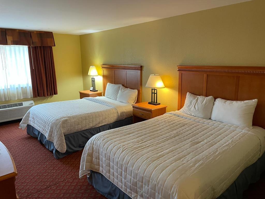Hotel Hutchi Bell South Hutchinson Exterior foto