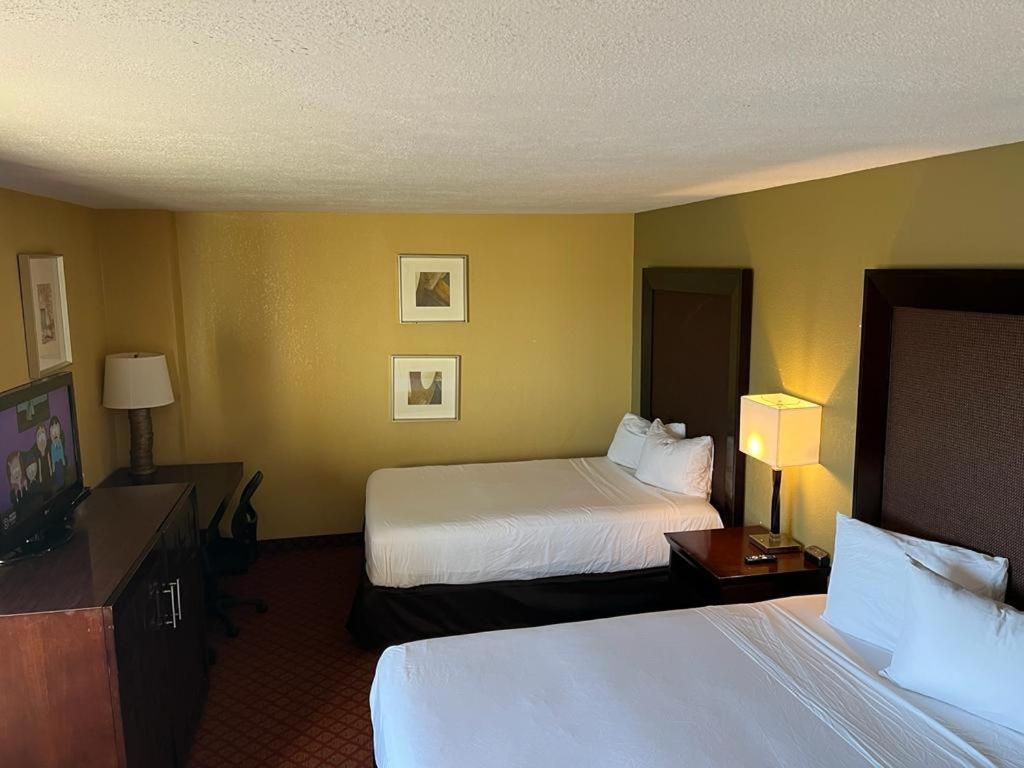 Hotel Hutchi Bell South Hutchinson Exterior foto