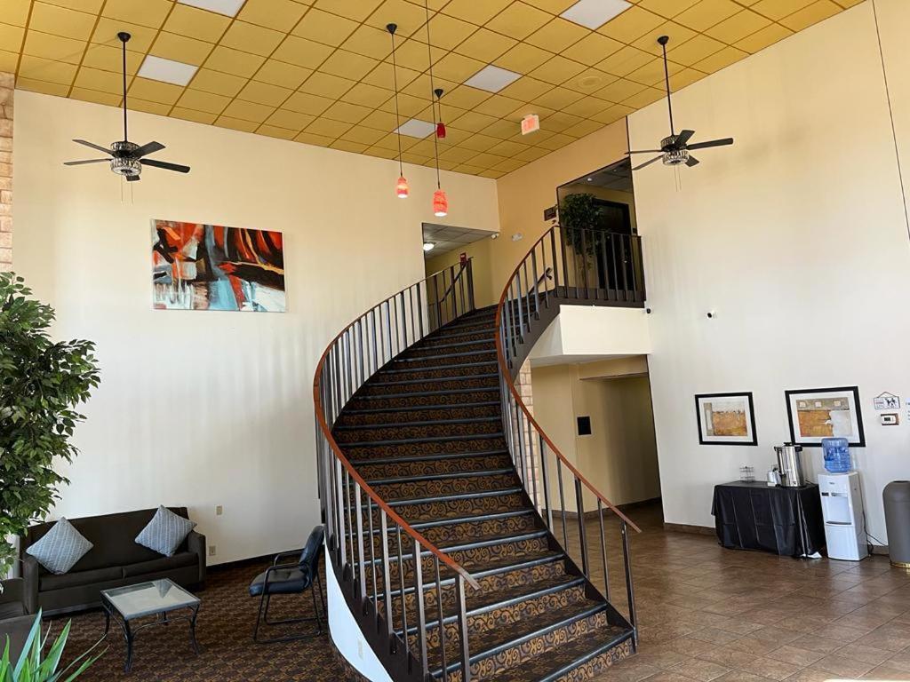 Hotel Hutchi Bell South Hutchinson Exterior foto
