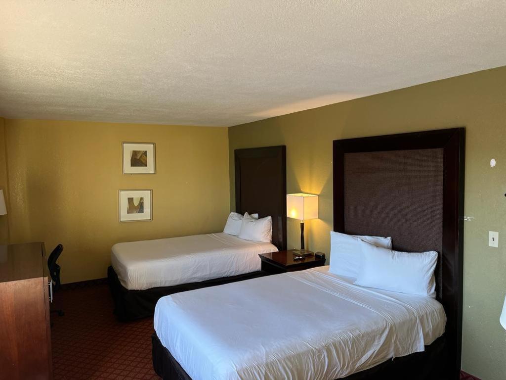 Hotel Hutchi Bell South Hutchinson Exterior foto
